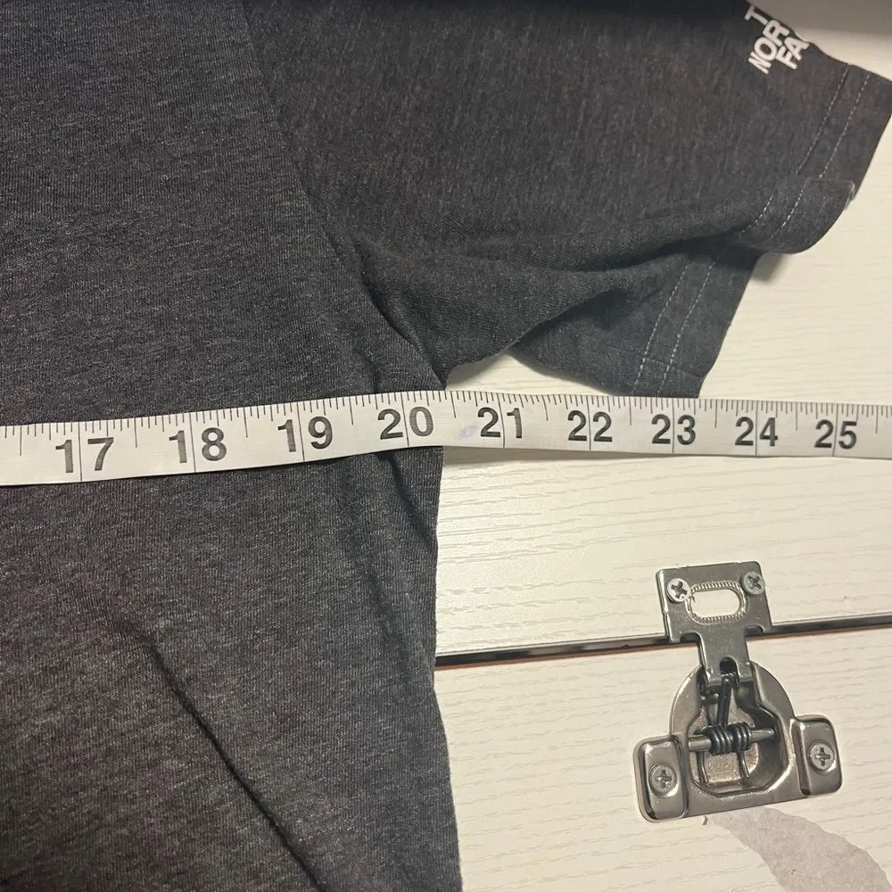 The North Face Gray Graphic T-Shirts Sz M